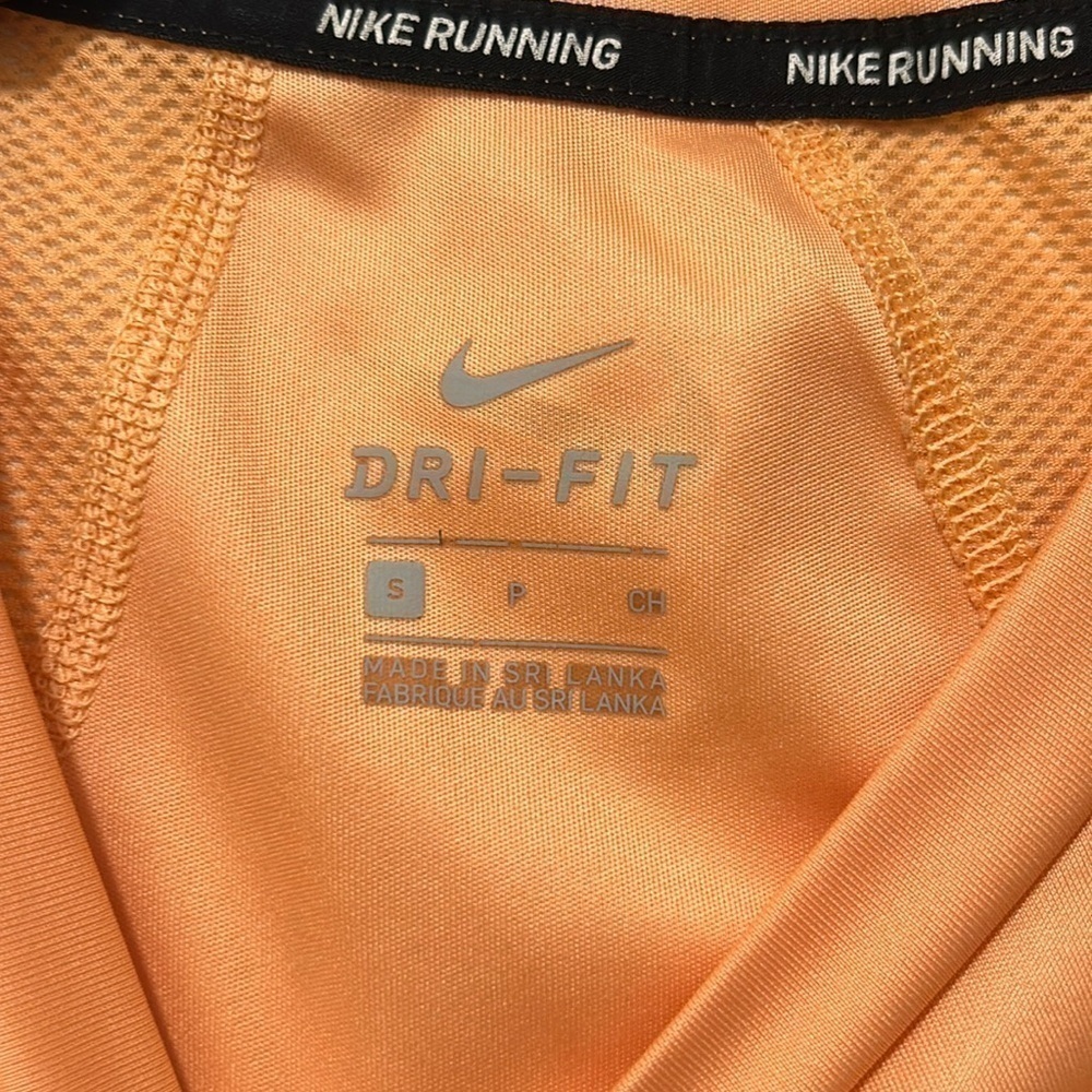 women’s small nike dry fit in a peach color! - Picture 4 of 4